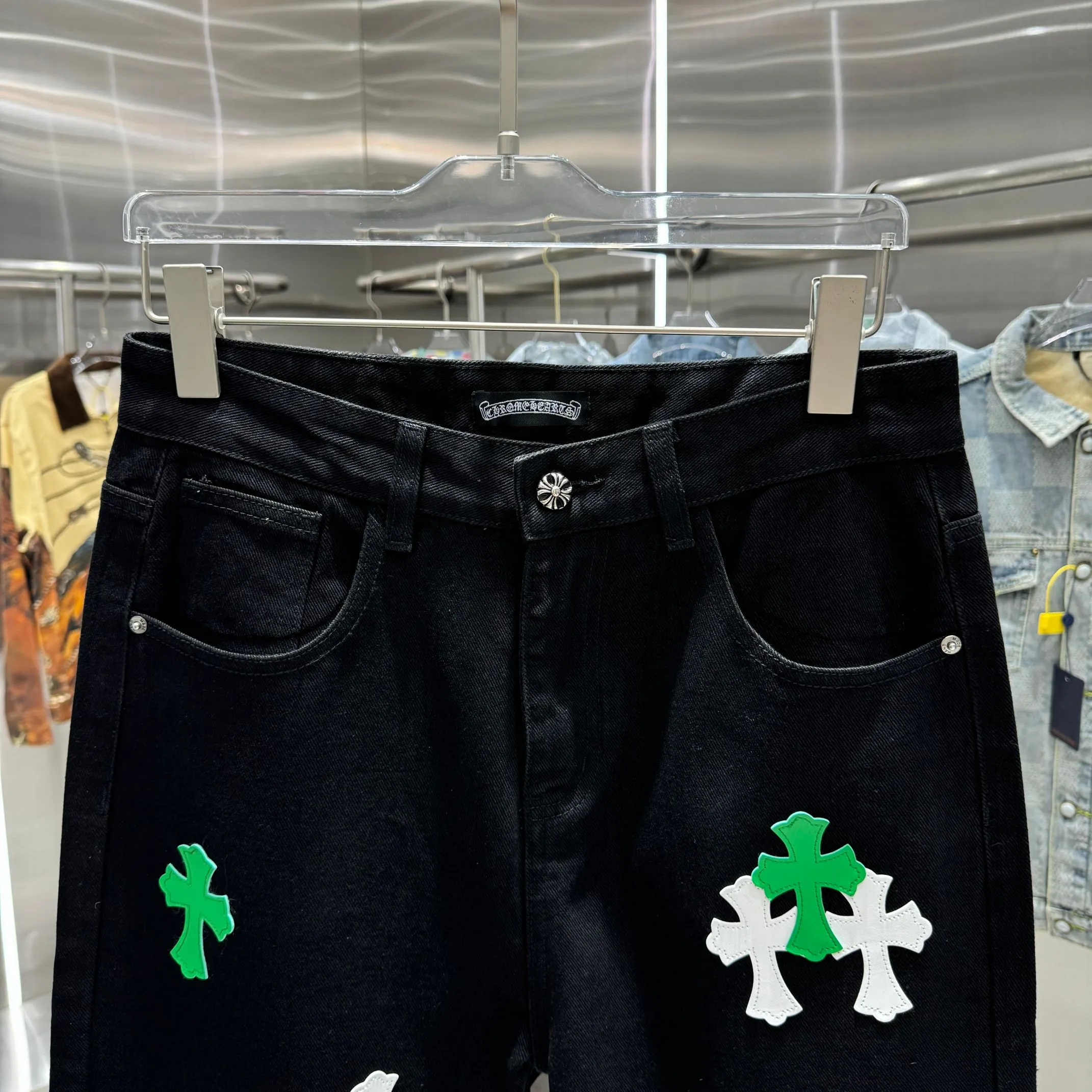 🅿️270 Crow Heart Cross Logo + Printed Logo Jeans 2025 latest product, original goods, washed casual jeans, imported original washed stretch fabric, comfortable and elastic, original hardware accessories decorated with logo, super correct version, extremely high grade, counter quality, fashionable and stylish upper body. The printing uses imported foam printing, customized buttons, YKK zippers. The complete set of accessories is customized by molding. Color: Black Size: S-XXL 28 30 32 34 36 code